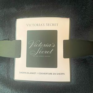 Victoria’s Secret Sherpa Throw! 💕 SOLD!!
